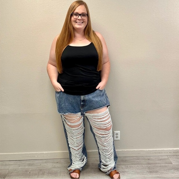 PrettyLittleThing Distressed Jeans - New - Size 26 - Picture 1 of 4